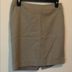 Women’s khaki pencil skirt with pockets